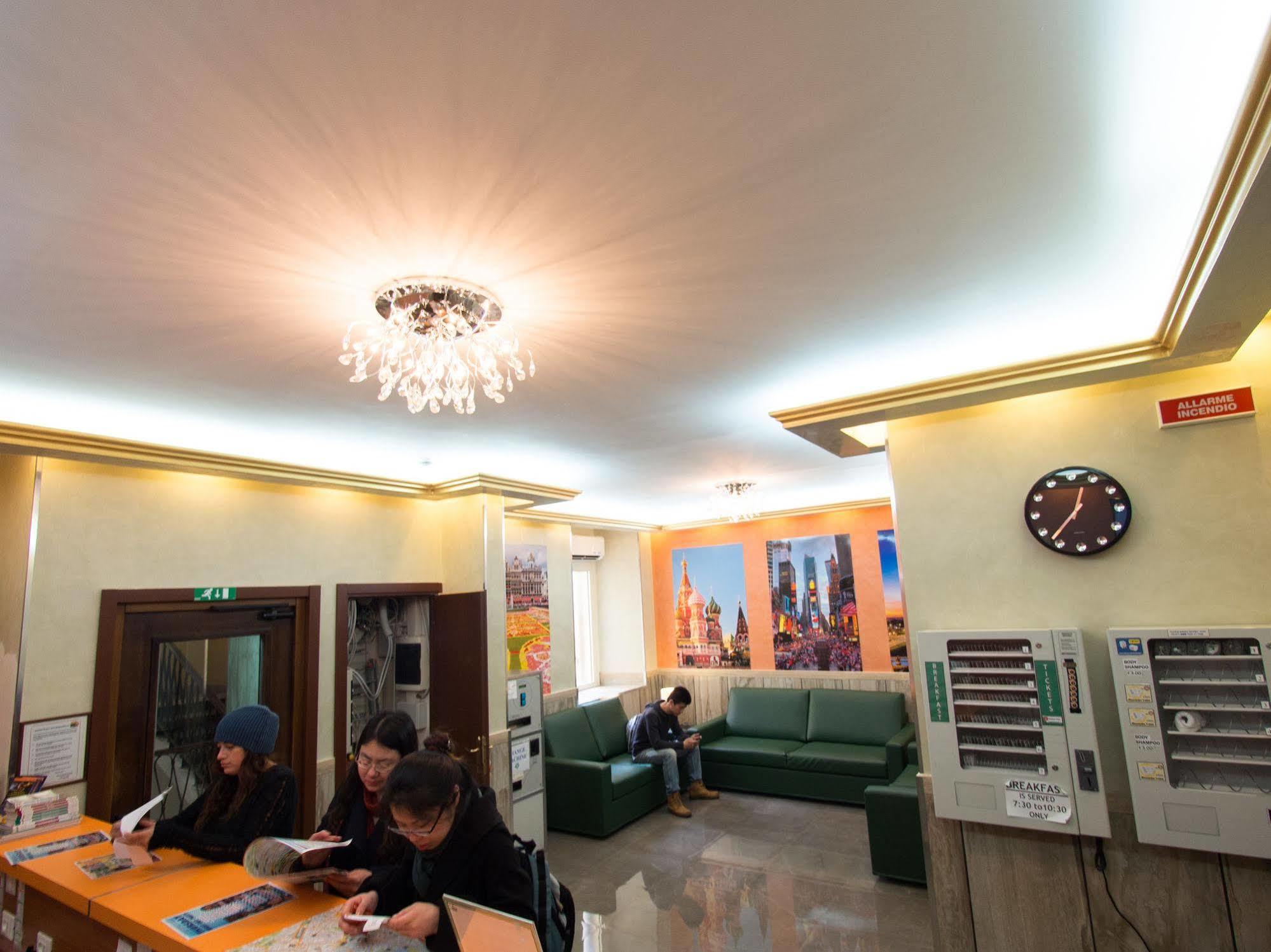 Alessandro Downtown & Bar Рим Екстер'єр фото